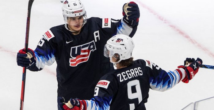 Alex Turcotte a Trevor Zegras - USA