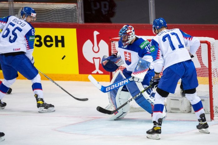 Martin Bučko (vľavo)