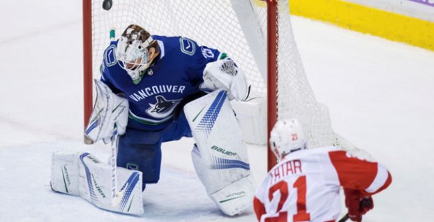 Tomáš Tatar strieľa gól