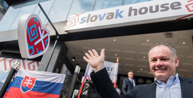 Andrej Kiska pred Slovenským domom v Pjongčangu