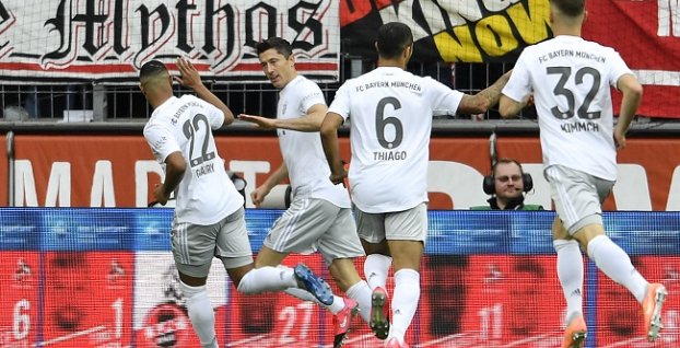 Robert Lewandovski a futbalisti Bayernu