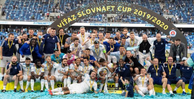 Futbalisti ŠK Slovan Bratislava - radosť o výhre v Slovnaft Cupe