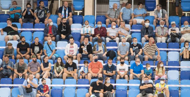 Diváci na tribúne ŠK Slovan Bratislava