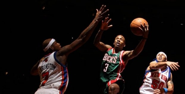 NBA: New York nastrieľal Milwaukee iba 67 bodov + Video TOP10 akcií