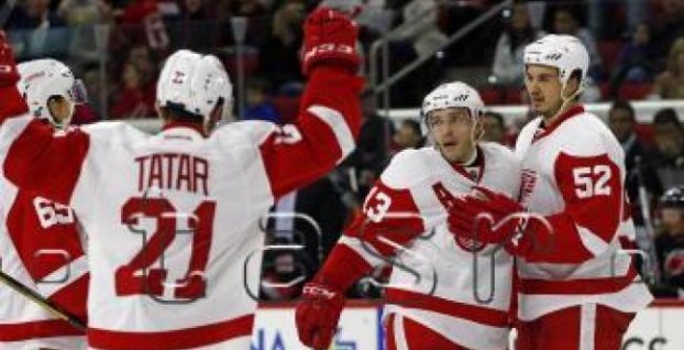 NHL: Tatar dvoma gólmi zariadil triumf Detroitu, Oilers zastavili sériu prehier