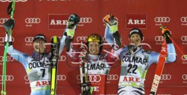 Lyžovanie-SP: Hirscher suverénne vyhral nočný obrovský slalom v Aare (2)