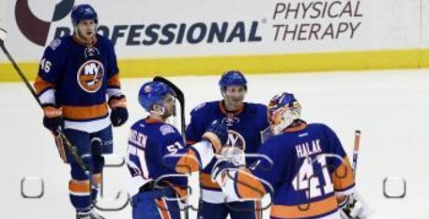 NHL: Višňovský rozhodol o triumfe Islanders, skóroval aj Pánik, Chára 0+1 (3)