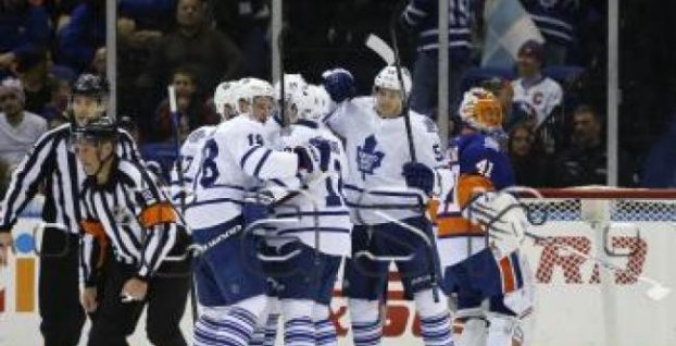 NHL: Halák vychytal triumf Islanders nad Torontom, Pánik 1+1 (3) - sumáre