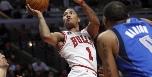 NBA: Rose sa podrobil operácii, stihne záver základnej časti