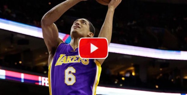 VIDEO: LA Lakers zdolali Philadelphiu po predĺžení + TOP 10 akcií noci