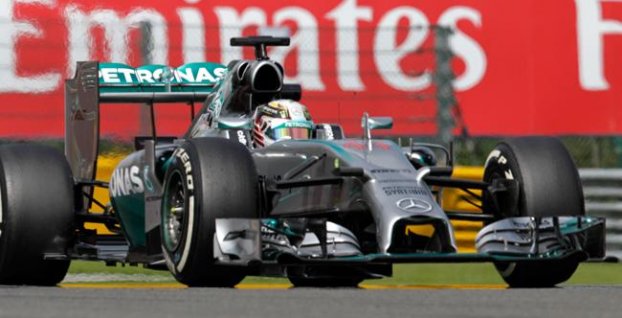 F1: Oba piatkové tréningy na VC Číny ovládol Hamilton