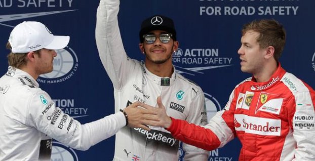 F1: Pole position na VC Číny pre Hamiltona