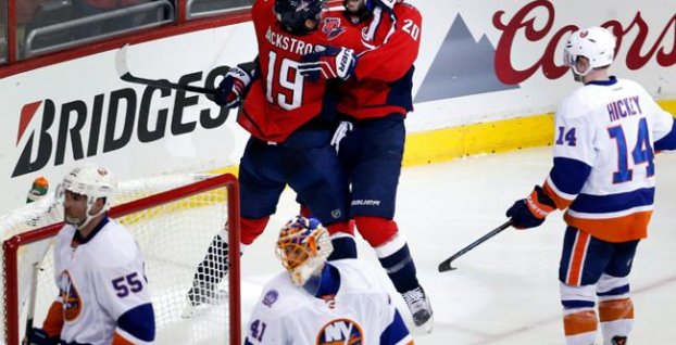 Nevydarený večer Slovákov. Chicago aj NY Islanders prehrali