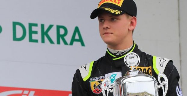 Vydarený debut Schumacherovho syna, v pretekoch F4 skončil deviaty