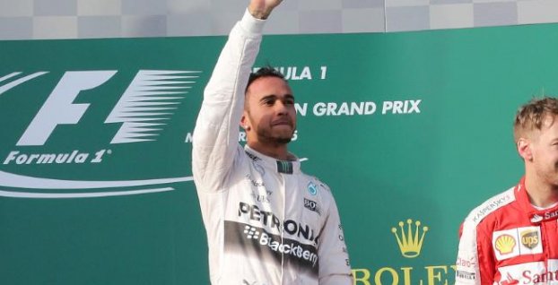 Mercedes predĺžil zmluvu s Hamiltonom o tri roky, zarobí 126 miliónov eur