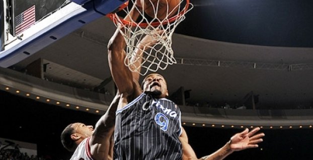 NBA: Rose narazil na Howarda, odklad pomohol Atlante + Video TOP5 akcií