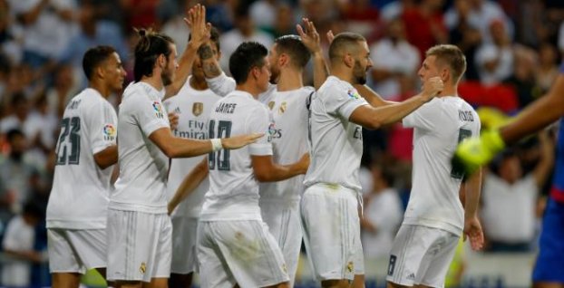 Real Madrid deklasoval Betis, Barcu spasil Vermaelen