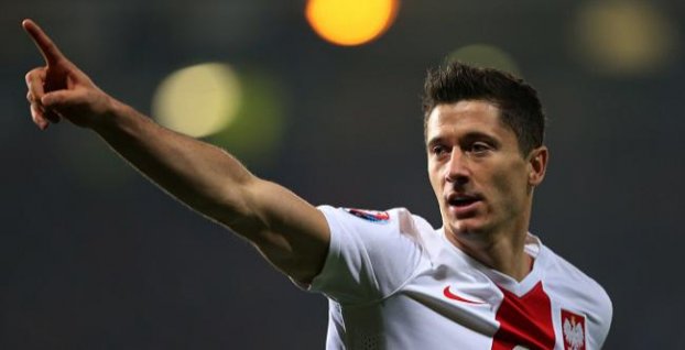 Lewandowski s 13 gólmi vyrovnal Healyho rekord