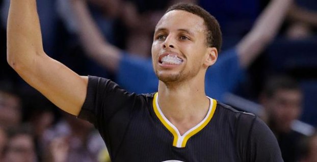 Curry potiahol Golden State 46 bodmi k víťazstvu nad Minnesotou