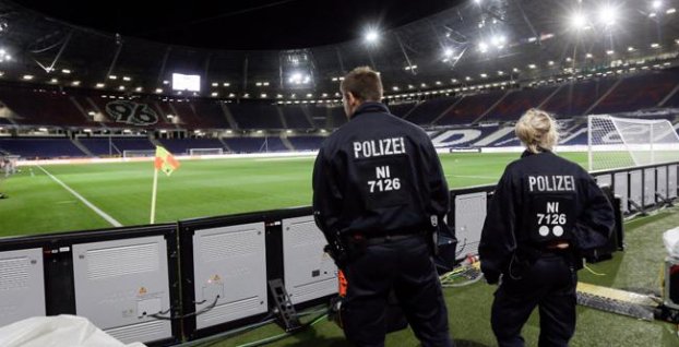 Zápas Nemecka s Holandskom zrušili tesne pred začiatkom. Hrozil teroristický útok