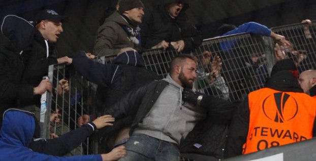 Nemecká polícia zadržala 196 fanúšikov pri zápase Schalke - Bayern