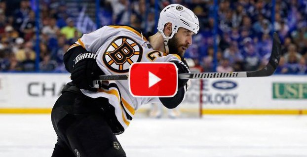 VIDEO: Chára zariadil víťazstvo Bostonu, Kane hetrikom zostrelil Toronto