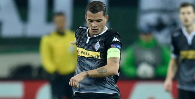 Granit Xhaka na roztrhanie, chcú ho v Anglicku aj v Nemecku