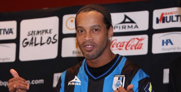 Ronaldinho do Premier League? Rozhodne sa čoskoro!