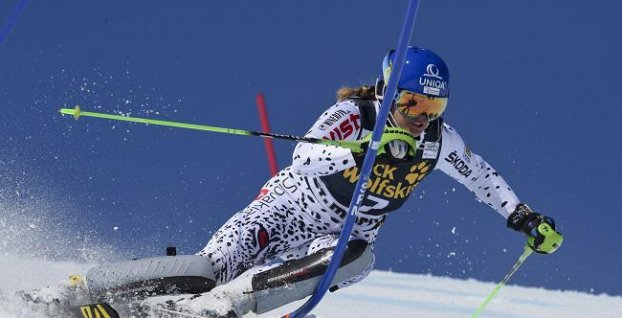 Finále slalomu - Shiffrinovej paráda, Zuzulová na stupni víťazov