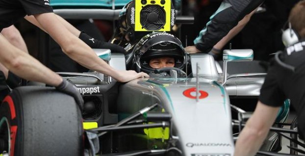 Pole position na VC Číny pre Rosberga, Hamilton odštartuje ako posledný
