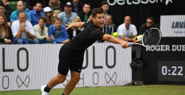 Thiem prvým finalistom v Stuttgarte, vyradil Federera