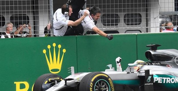 Rosbergovi pole position nepomohlo. Hamilton suverénnym spôsobom ovládol VC Nemecka