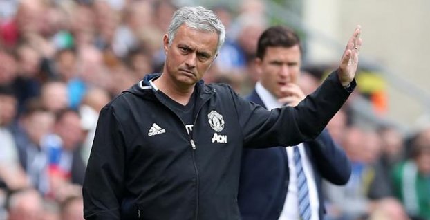 Mourinho sa vyjadril ku kritike týkajúcej sa Schweinsteigera