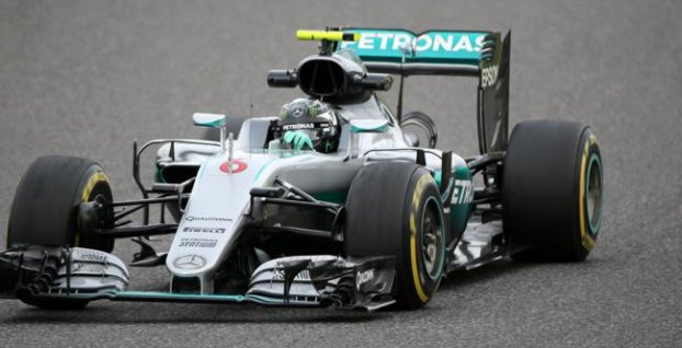 F1: Pole position na VC Japonska pre Rosberga, druhý Hamilton