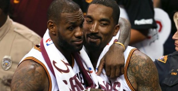 J.R. Smith je späť v tíme Cavaliers. Za vytúžený kontrakt zrejme vďačí LeBronovi