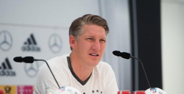 Šéf Bayernu kritizuje kauzu Schweinsteiger, hovorí o takte a pochopení