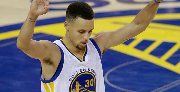 Curry vytvoril nový rekord NBA: V zápase nastrieľal 13 trojok!