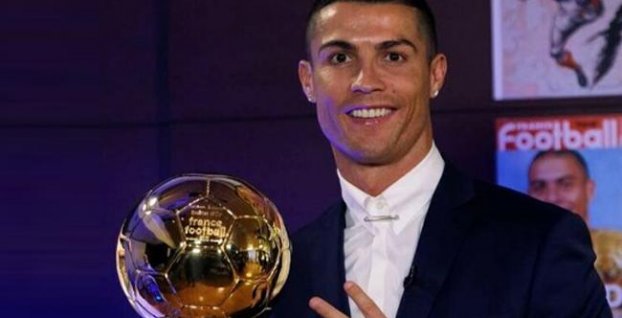 FOTO+VIDEO: Je to oficiálne, Cristiano Ronaldo získal štvrtú Zlatú loptu!