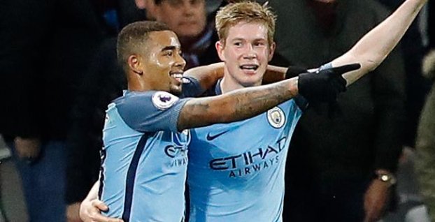 Gabriel Jesus mal aj lukratívnejšie ponuky. Fernandinho vysvetlil, prečo zvolil Manchester City