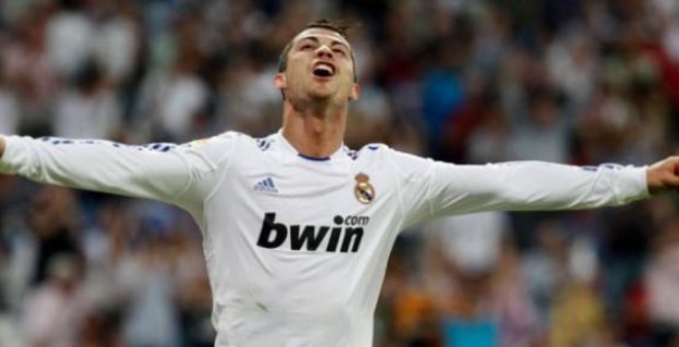 Cristiano Ronaldo tvrdí, že mu ľudia závidia krásu