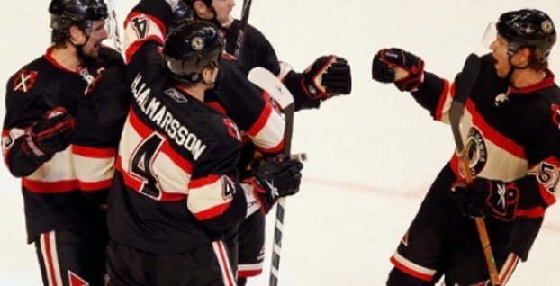 NHL: Opäť dva góly Hossu, vydarená premiéra Šatana za Boston