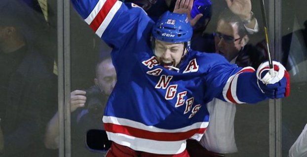 Hviezda New Yorku Rangers na odchode. Klub chce získať posilu do obrany