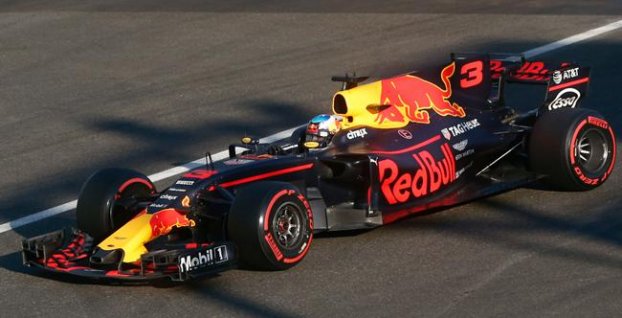 F1: Ricciardo triumfoval v dramatickej VC Azerbajdžanu