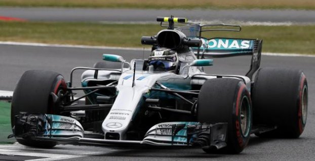 Bottas sa na štarte prepadne o 5 miest