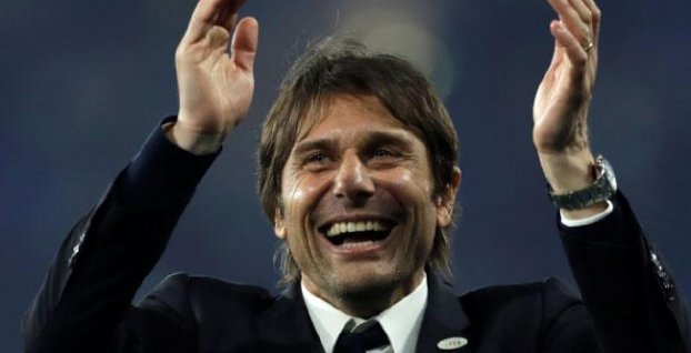 Fanúšikovia Chelsea majú dôvod oslavovať. Conte podpísal novú zmluvu