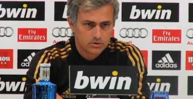 Tréner Mourinho vedie so svojimi zverencami vojnu v médiach