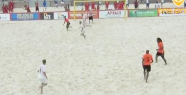 VIDEO DŇA: Nádherný gól nožničkami v plážovom futbale