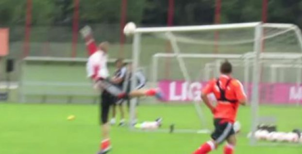 VIDEO DŇA: Xherdan Shaqiri upútal na tréningu Bayernu Mníchov pekným gólom 
