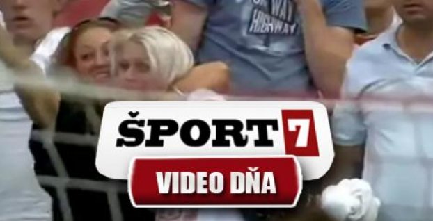 VIDEO DŇA: Blondínka na futbale