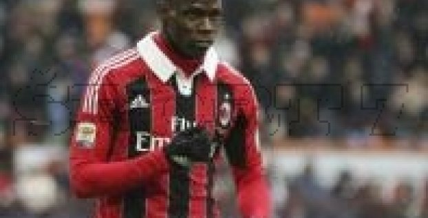 Šialený Balotelli prepichol pred tréningom všetky lopty!